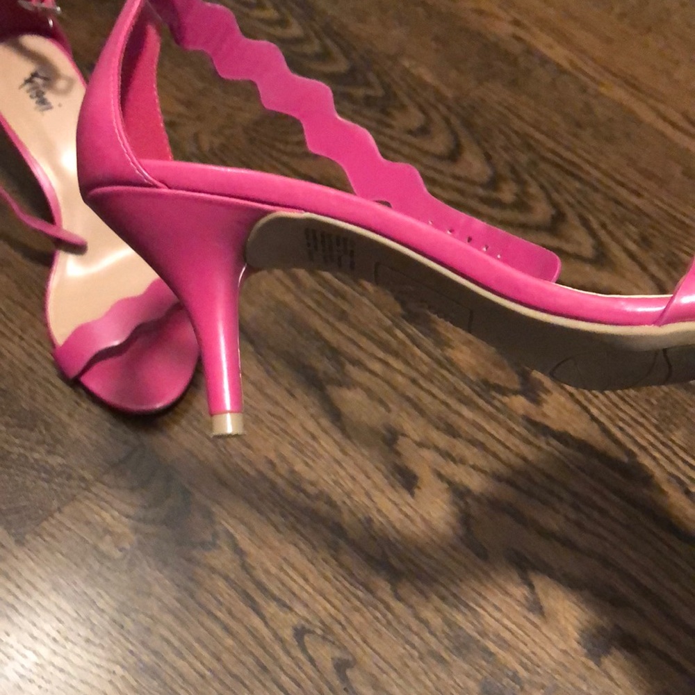 Pink heels - Picture 2 of 2